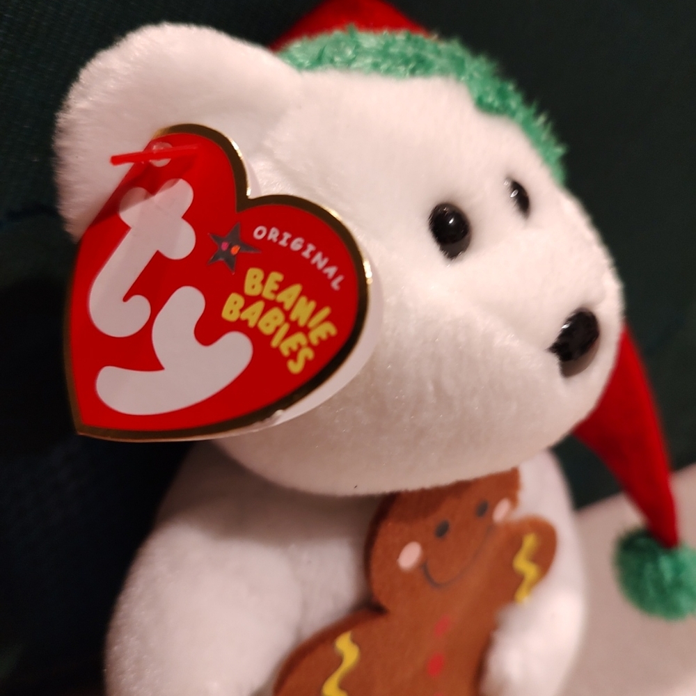 TY Beanie Baby Goody Holiday Bear holding gingerbread stuffed animal toy 2005